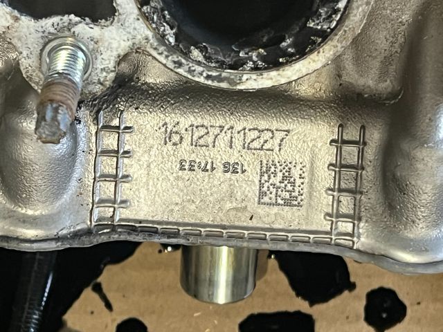 bontott TOYOTA AVENSIS T27 Hengerfej