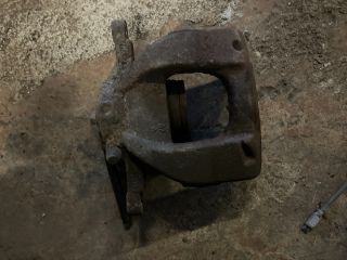 bontott TOYOTA AVENSIS T27 Jobb első Féknyereg Munkahengerrel