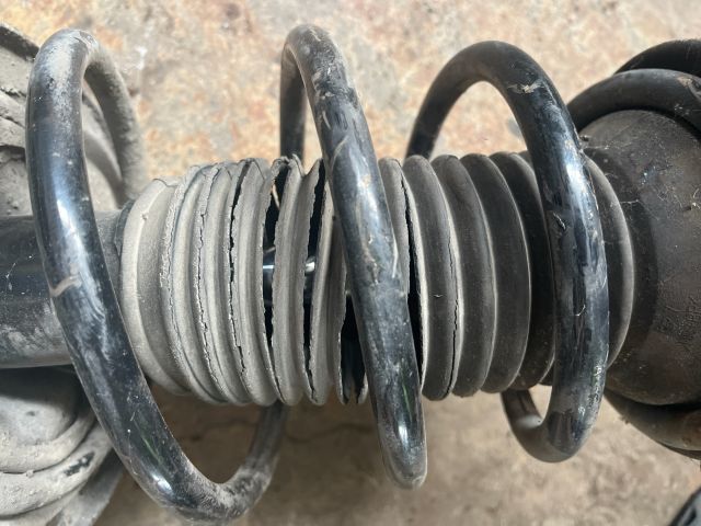 bontott TOYOTA AVENSIS T27 Jobb első Gólyaláb (Lengécsillapító, Rugó)