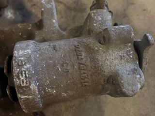 bontott TOYOTA AVENSIS T27 Jobb hátsó Féknyereg Munkahengerrel