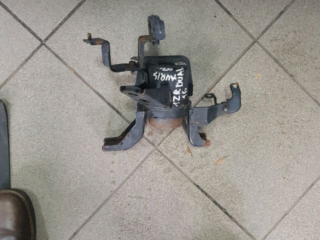 bontott TOYOTA AVENSIS T27 Motor Tartó Bak Jobb