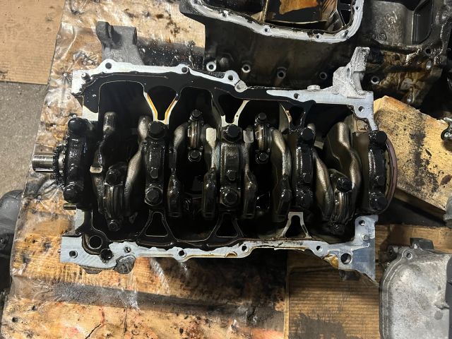 bontott TOYOTA AVENSIS T27 Motorblokk (Fűzött)