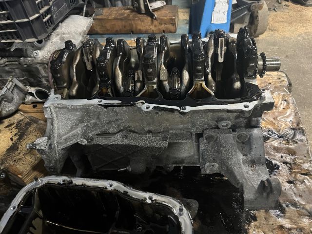 bontott TOYOTA AVENSIS T27 Motorblokk (Fűzött)