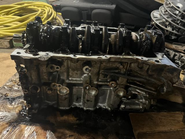 bontott TOYOTA AVENSIS T27 Motorblokk (Fűzött)