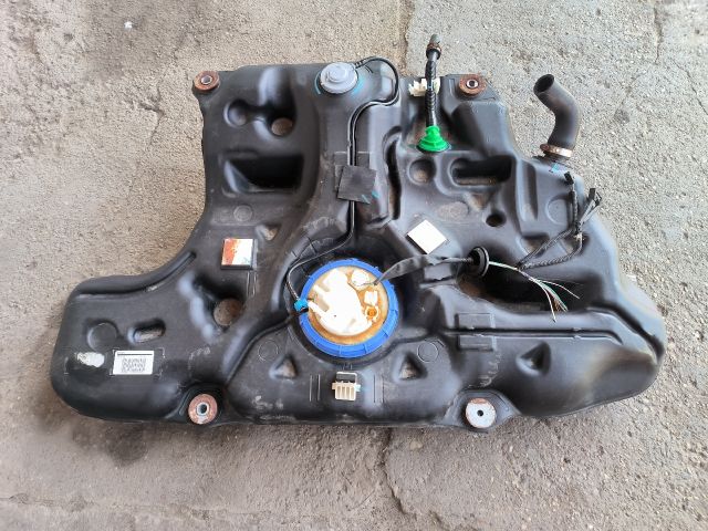 bontott TOYOTA AVENSIS T27 Tank