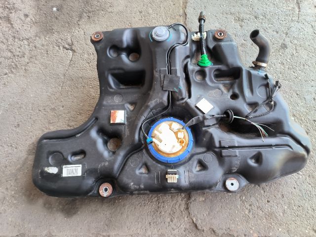 bontott TOYOTA AVENSIS T27 Tank