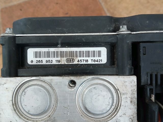 bontott TOYOTA AVENSIS T27 ABS Kocka