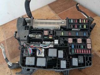 bontott TOYOTA AVENSIS T27 Biztosítéktábla Motortér