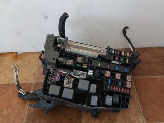 bontott TOYOTA AVENSIS T27 Biztosítéktábla Motortér