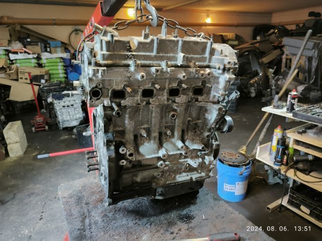 bontott TOYOTA AVENSIS T27 Motor (Fűzött blokk hengerfejjel)