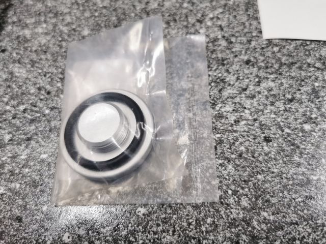 bontott TOYOTA AVENSIS T27 Olajszűrő Kupak