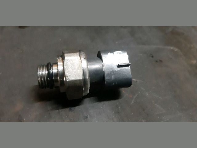 bontott TOYOTA AVENSIS T27 Szervószivattyú Nyomás Gomba