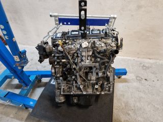 bontott TOYOTA AVENSIS T27 Motor (Fűzött blokk hengerfejjel)