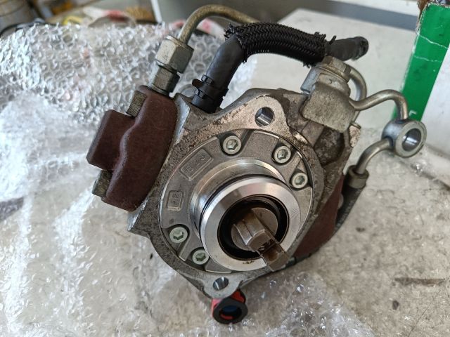 bontott TOYOTA AVENSIS T27 Nagynyomású Szivattyú