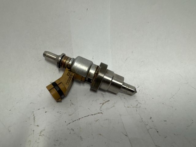 bontott TOYOTA AVENSIS T27 Porlasztó (1 db)