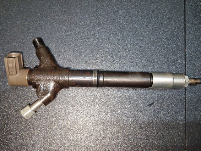 bontott TOYOTA AVENSIS T27 Porlasztó (1 db)