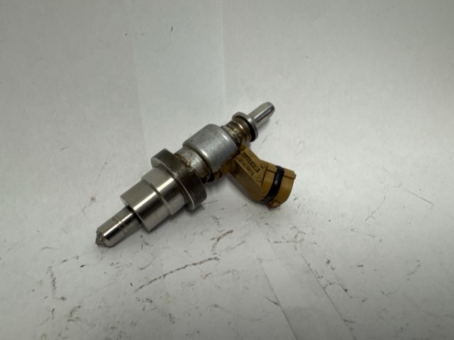 bontott TOYOTA AVENSIS T27 Porlasztó (1 db)