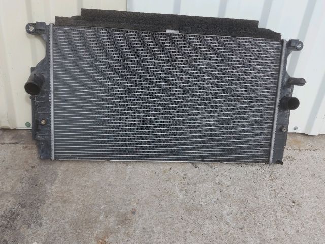 bontott TOYOTA AVENSIS T27 Vízhűtő Radiátor (Klímás)