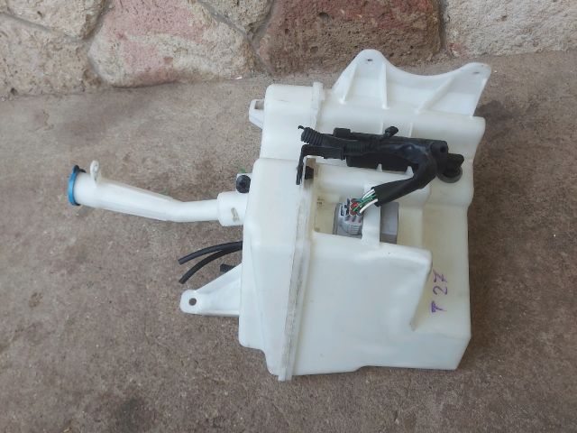 bontott TOYOTA AVENSIS T27 Ablakmosó Tartály