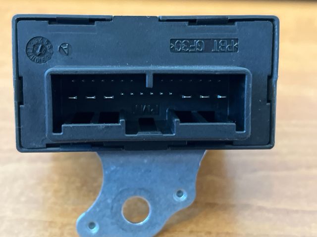 bontott TOYOTA AVENSIS T27 Ablaktörlő Relé