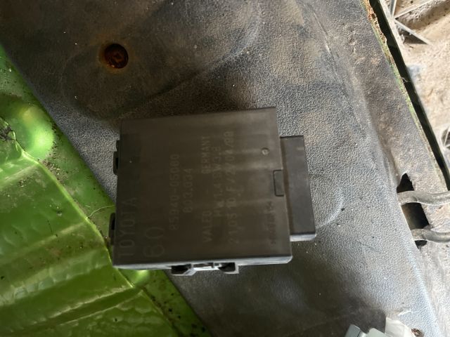 bontott TOYOTA AVENSIS T27 Ablaktörlő Relé