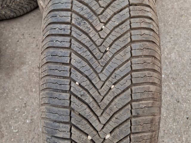 bontott TOYOTA AVENSIS T27 Alufelni Gumival (1 db)