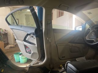 bontott TOYOTA AVENSIS T27 Bal B Oszlop Burkolat