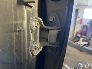 bontott TOYOTA AVENSIS T27 Bal első Alsó Zsanér