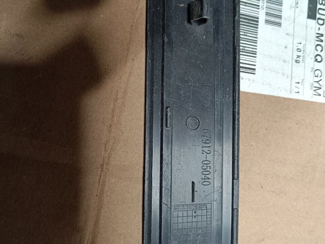 bontott TOYOTA AVENSIS T27 Bal első Küszöb Díszléc