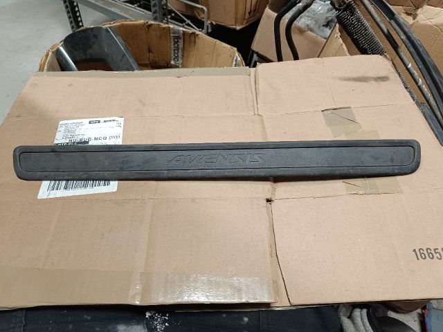 bontott TOYOTA AVENSIS T27 Bal első Küszöb Díszléc