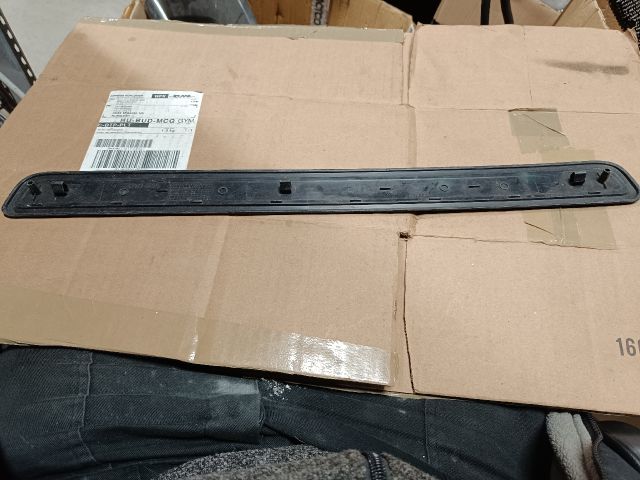 bontott TOYOTA AVENSIS T27 Bal első Küszöb Díszléc