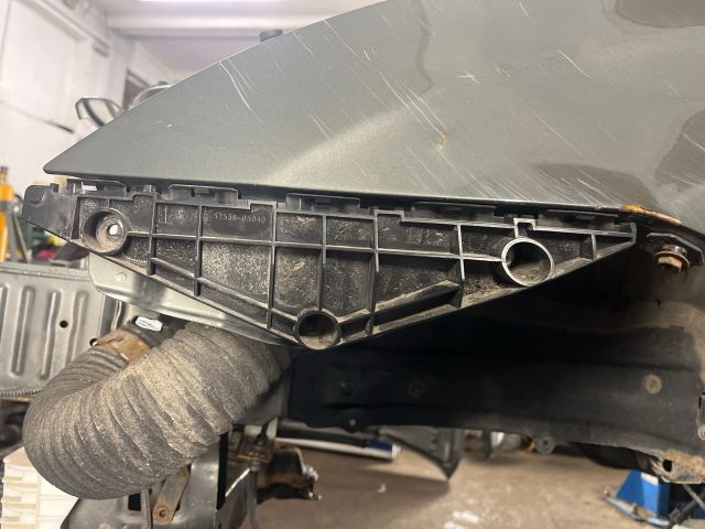 bontott TOYOTA AVENSIS T27 Bal első Oldal Lökhárító Tartó (Műanyag)