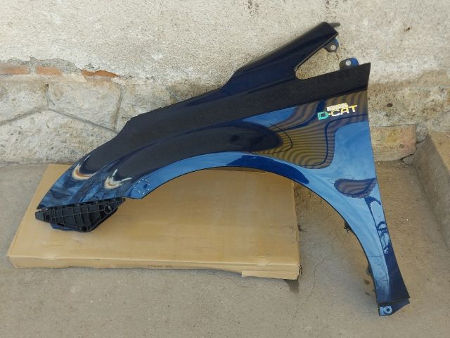 bontott TOYOTA AVENSIS T27 Bal első Sárvédő