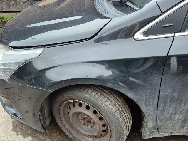 bontott TOYOTA AVENSIS T27 Bal első Sárvédő