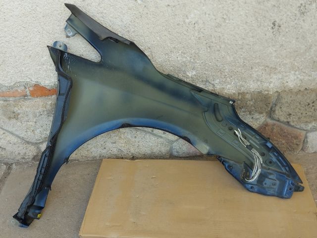 bontott TOYOTA AVENSIS T27 Bal első Sárvédő