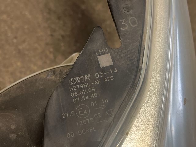 bontott TOYOTA AVENSIS T27 Bal Fényszóró