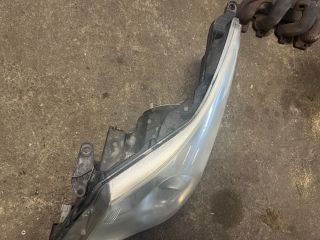 bontott TOYOTA AVENSIS T27 Bal Fényszóró