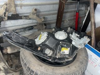 bontott TOYOTA AVENSIS T27 Bal Fényszóró