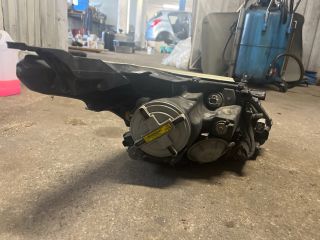 bontott TOYOTA AVENSIS T27 Bal Fényszóró