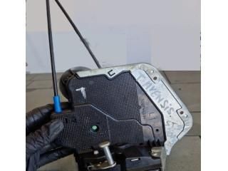 bontott TOYOTA AVENSIS T27 Bal hátsó Ajtózár