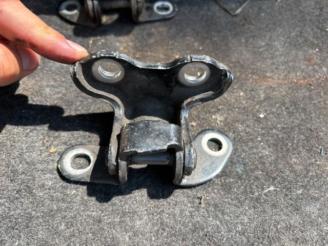 bontott TOYOTA AVENSIS T27 Bal hátsó Zsanér