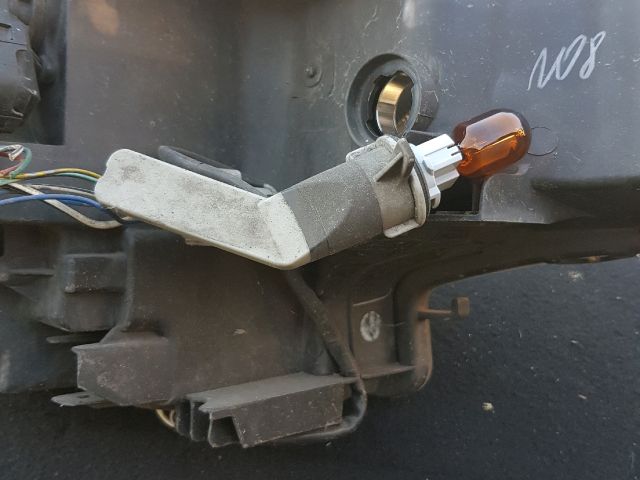 bontott TOYOTA AVENSIS T27 Bal Ledes Fényszóró