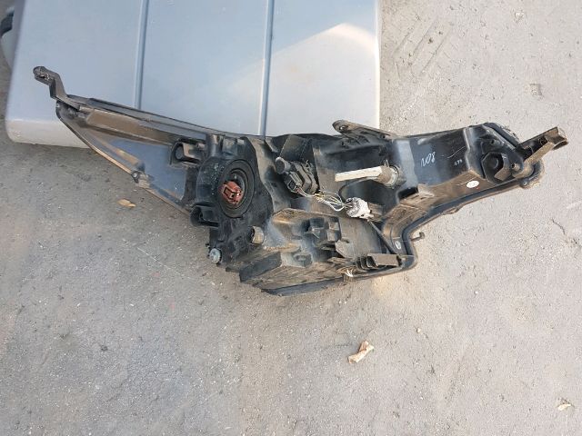 bontott TOYOTA AVENSIS T27 Bal Ledes Fényszóró