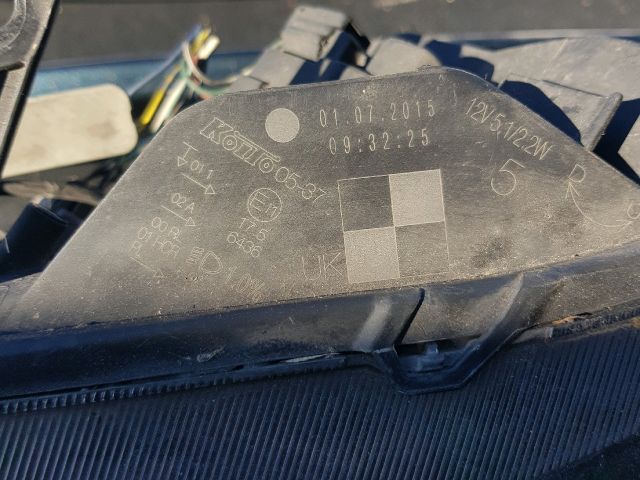 bontott TOYOTA AVENSIS T27 Bal Ledes Fényszóró