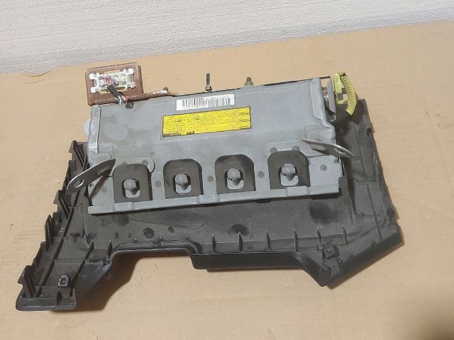 bontott TOYOTA AVENSIS T27 Bal Térdlégzsák