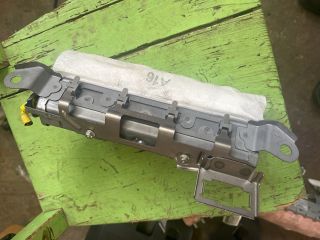 bontott TOYOTA AVENSIS T27 Bal Térdlégzsák