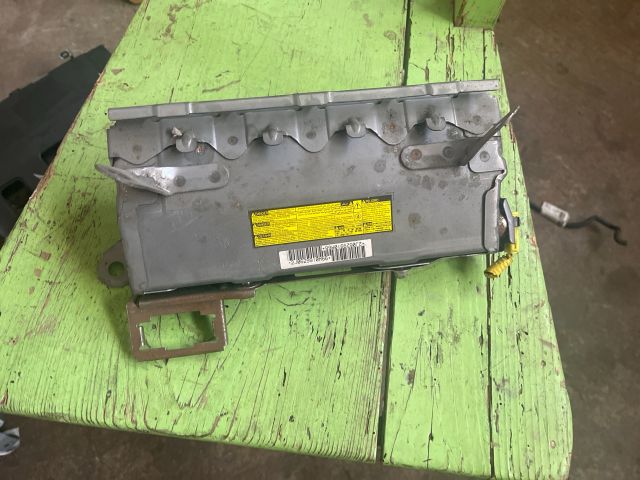 bontott TOYOTA AVENSIS T27 Bal Térdlégzsák