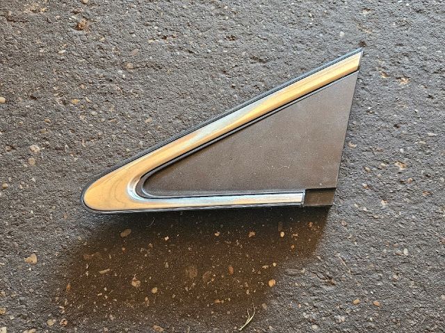 bontott TOYOTA AVENSIS T27 Bal Visszapillantó Tükör Előtti Burkolat