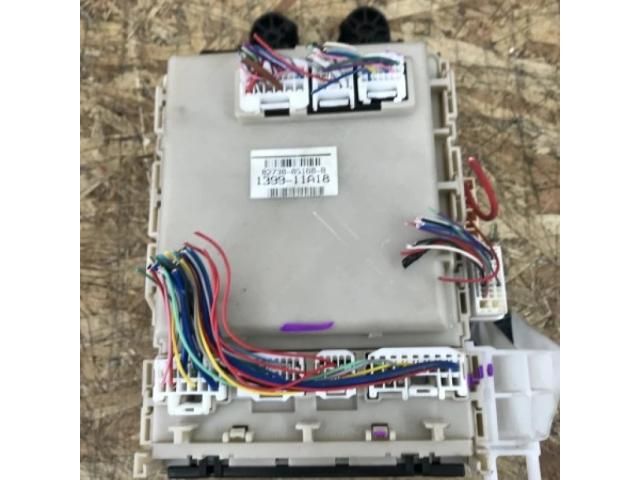 bontott TOYOTA AVENSIS T27 Biztosítéktábla Doboz