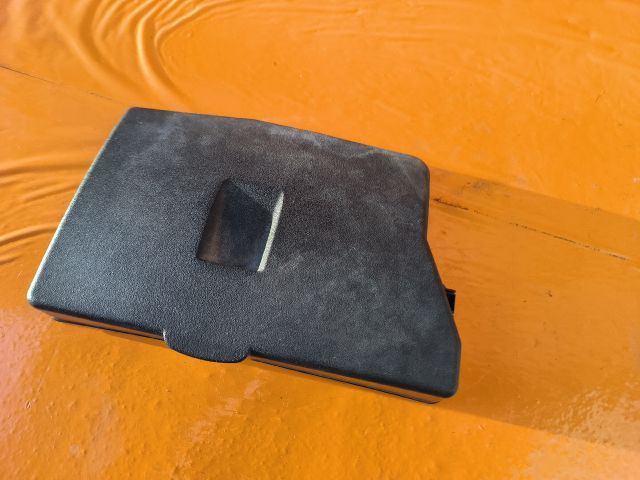 bontott TOYOTA AVENSIS T27 Biztosítéktábla Fedél